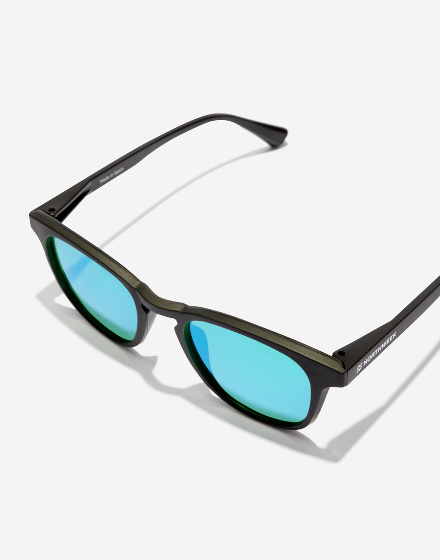 Hawkers WALL - POLARIZED BLACK EMERALD master image number 5.0