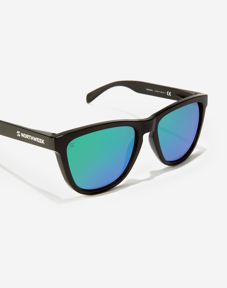 Hawkers REGULAR - POLARIZED BLACK EMERALD master image number 3.0